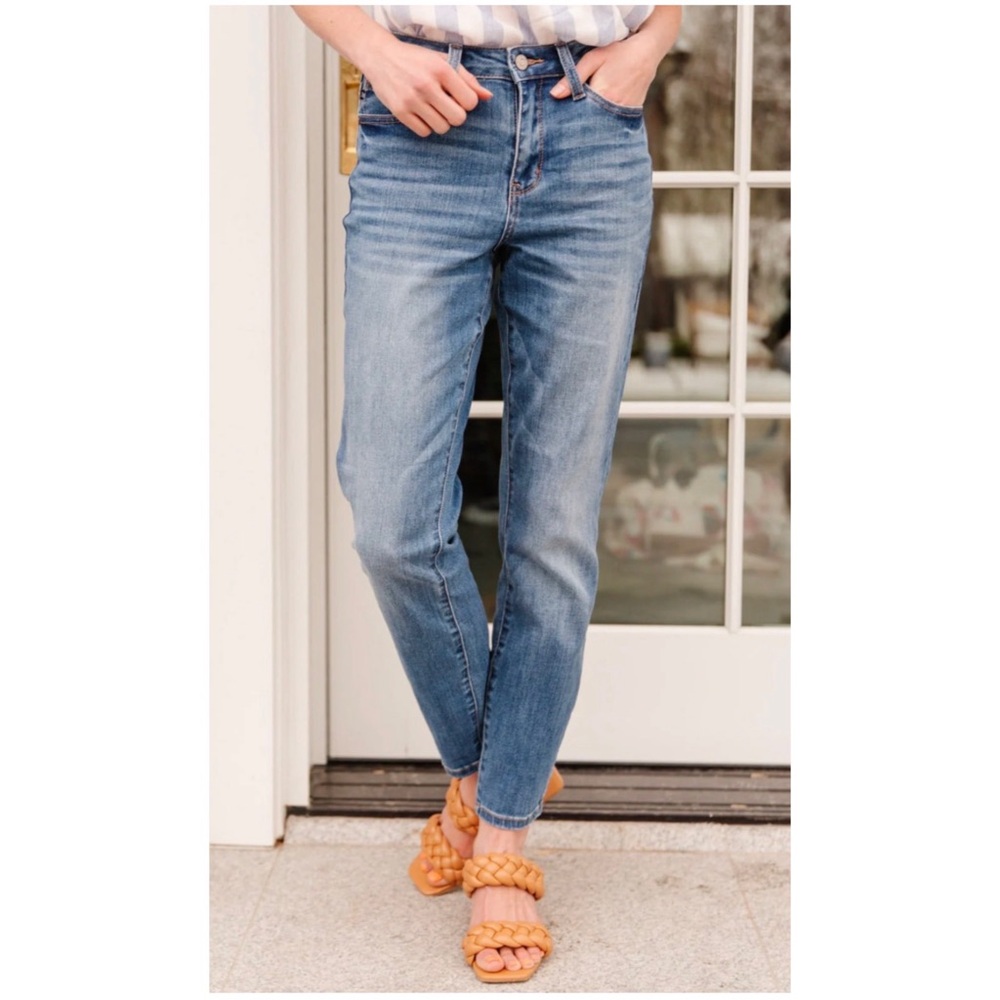 Judy Blue Women’s Sz 28 Slim Fit Jeans Mid Rise Stretch Denim